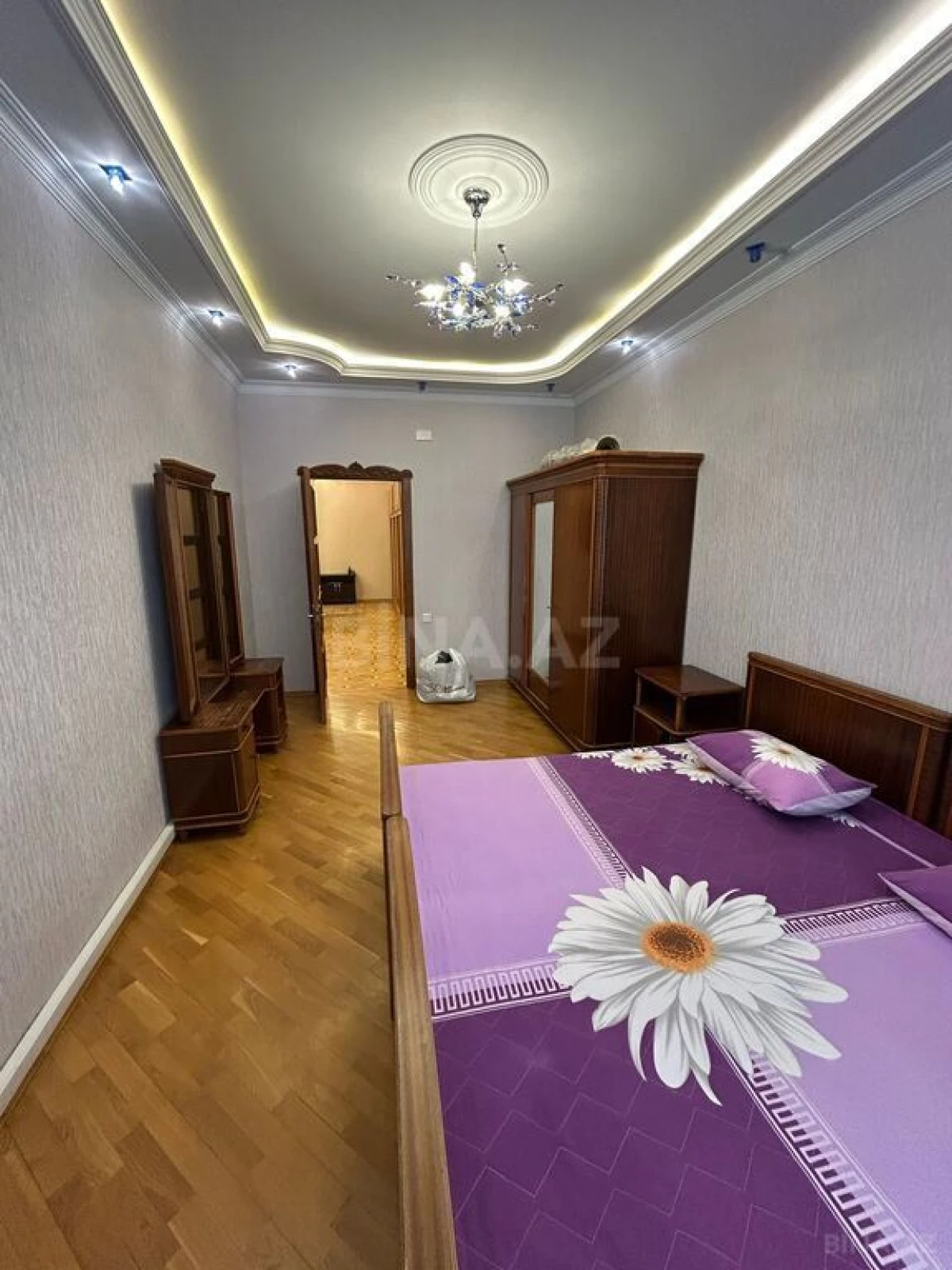 Satılır 3 otaqlı mənzil 140 m²