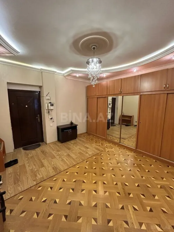 Satılır 3 otaqlı mənzil 140 m²