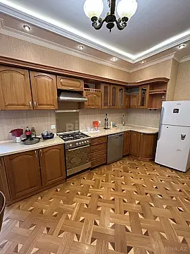 Satılır 3 otaqlı mənzil 140 m²