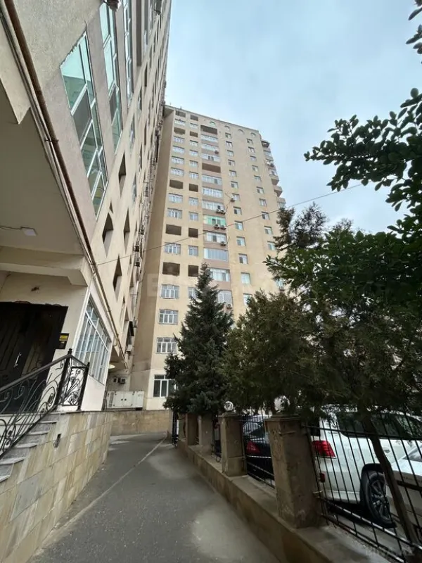Satılır 3 otaqlı mənzil 140 m²