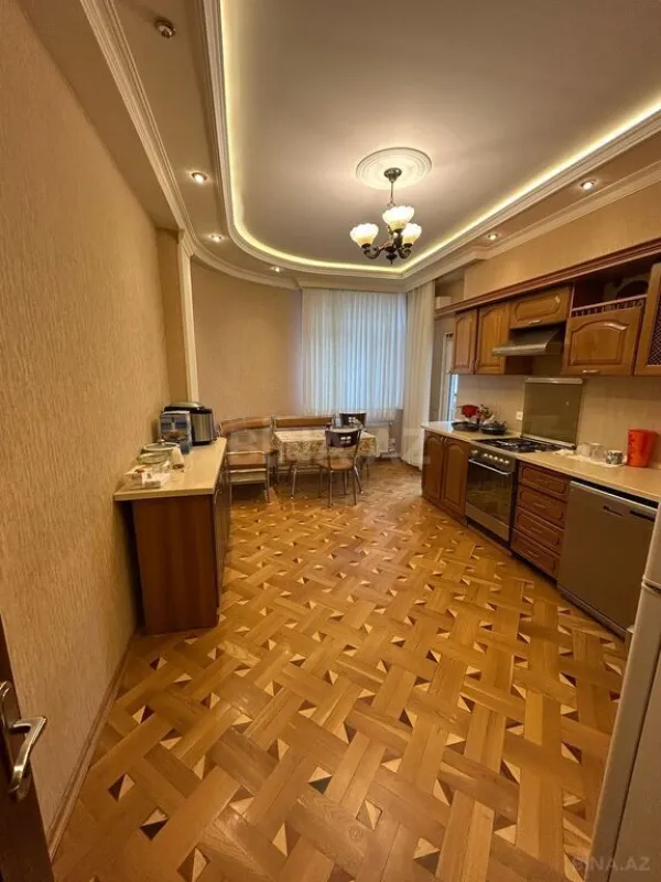 Satılır 3 otaqlı mənzil 140 m²