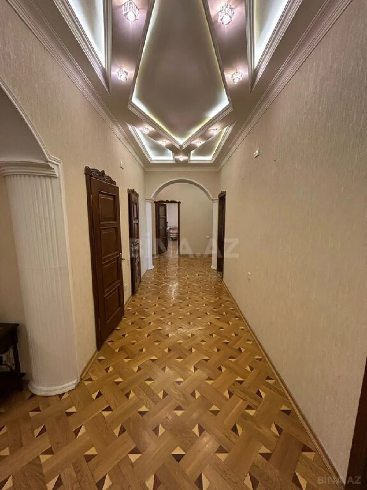 Satılır 3 otaqlı mənzil 140 m²