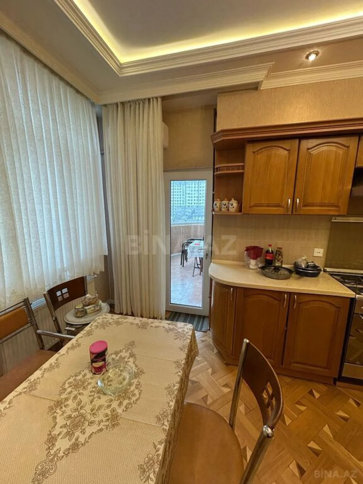 Satılır 3 otaqlı mənzil 140 m²