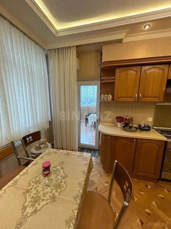 Satılır 3 otaqlı mənzil 140 m²