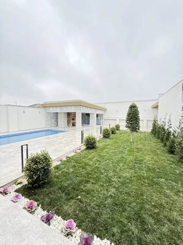 Satılır 5 otaqlı həyət evi 220 m²