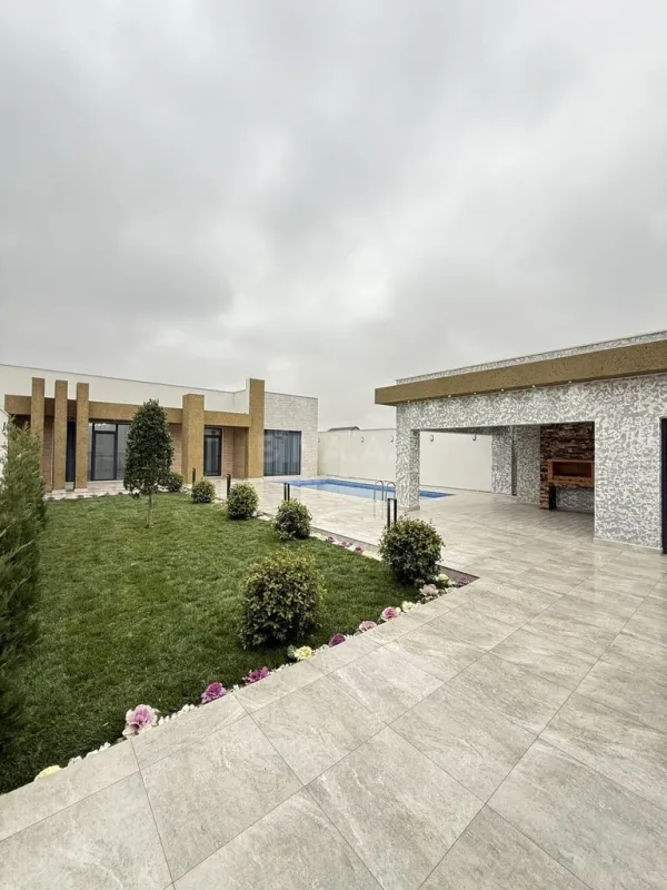 Satılır 5 otaqlı həyət evi 220 m²