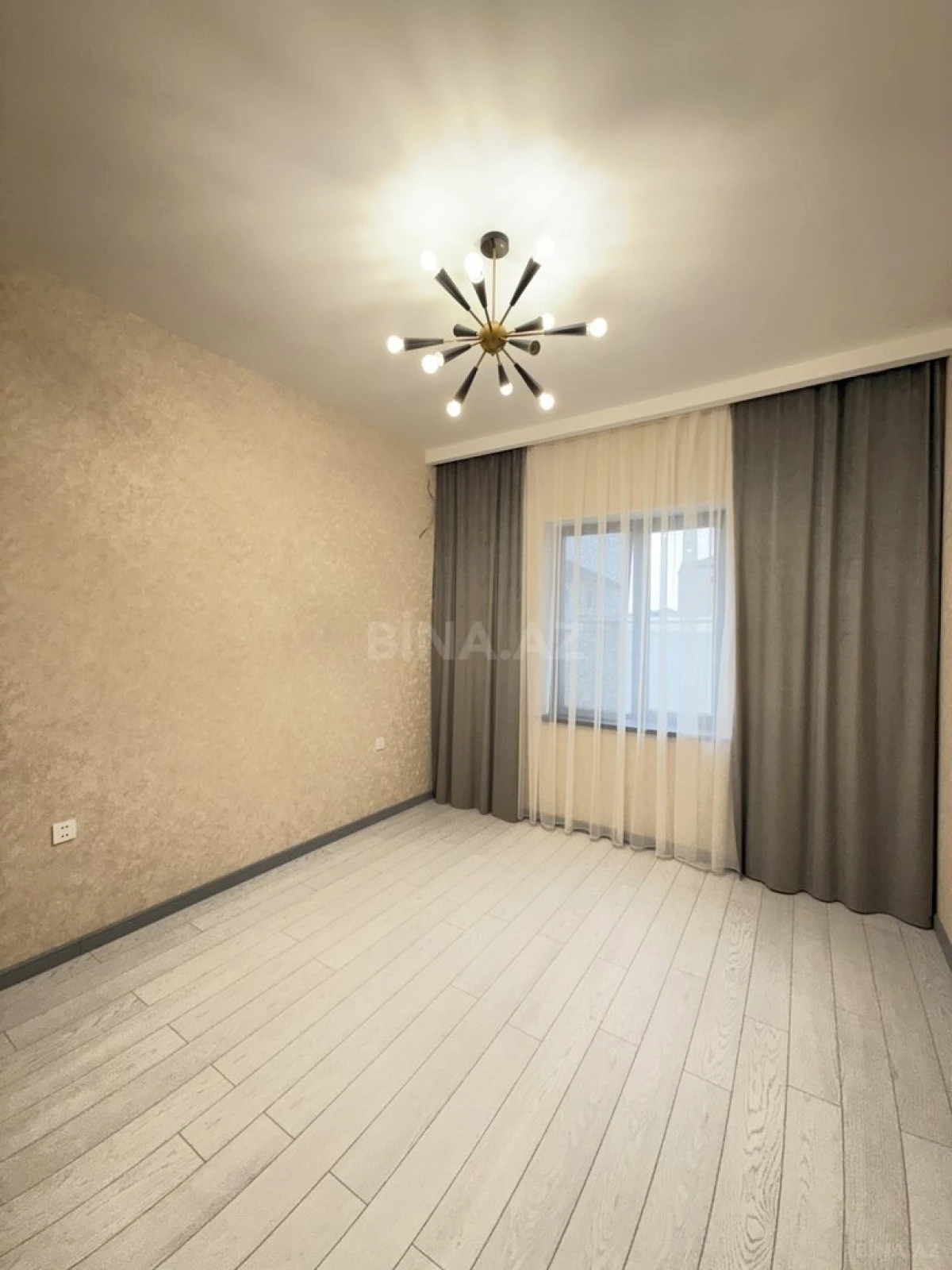 Satılır 5 otaqlı həyət evi 220 m²