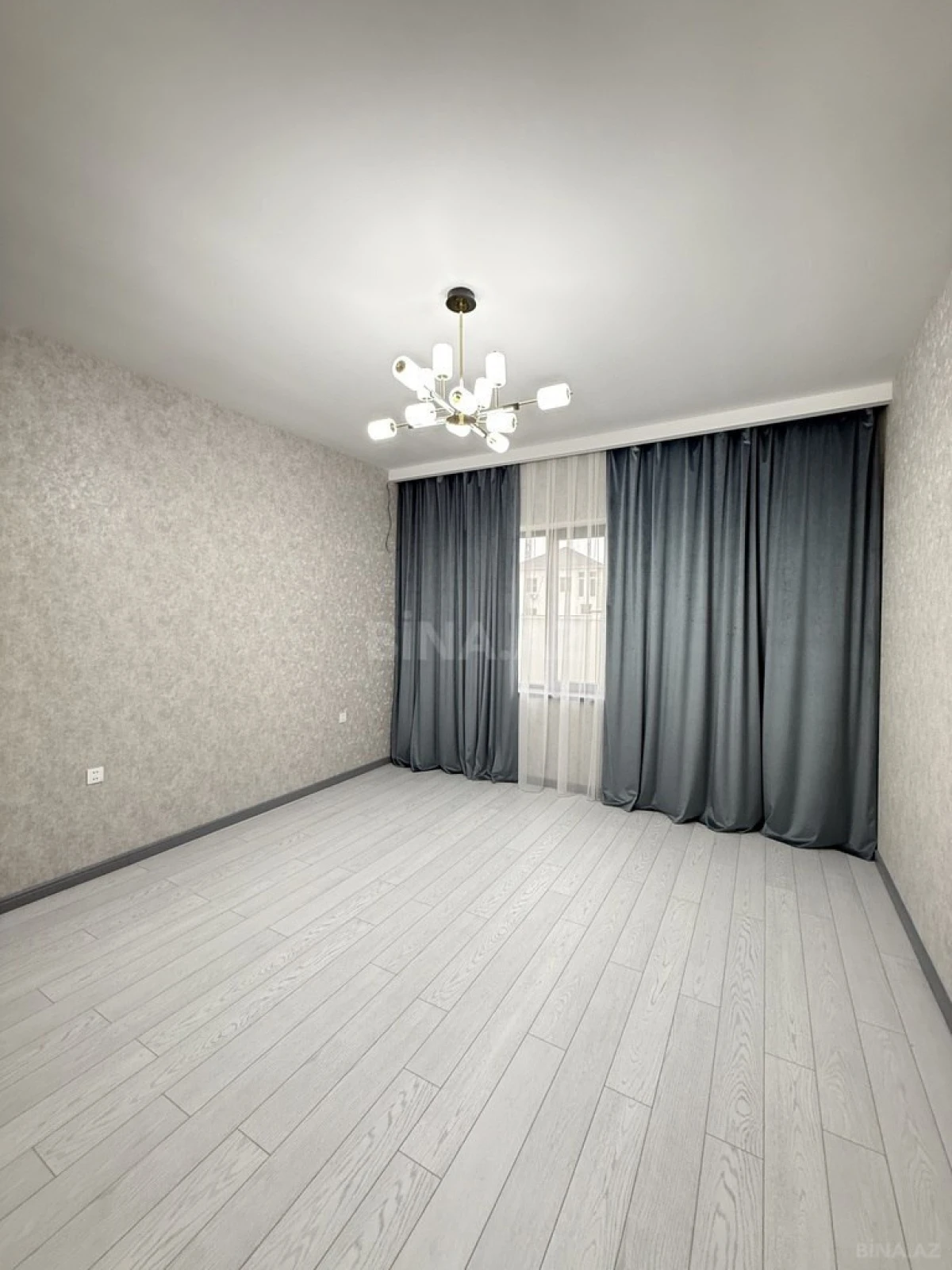 Satılır 5 otaqlı həyət evi 220 m²