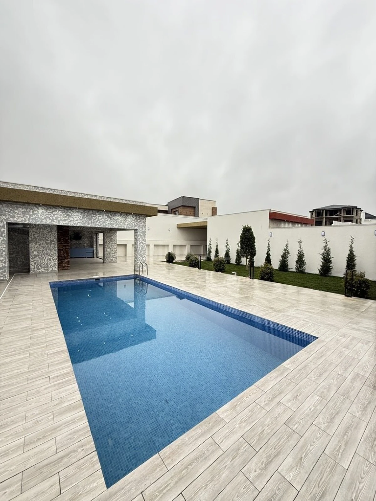 Satılır 5 otaqlı həyət evi 220 m²