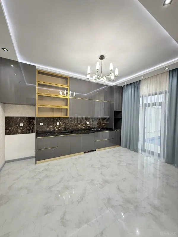 Satılır 5 otaqlı həyət evi 220 m²