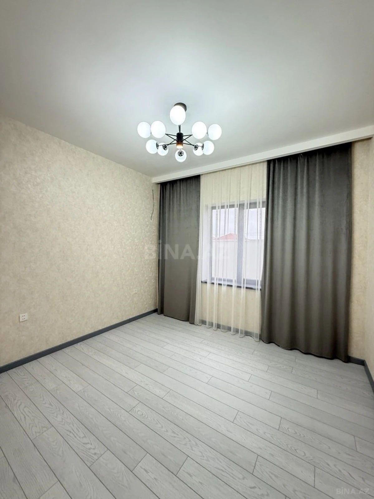 Satılır 5 otaqlı həyət evi 220 m²