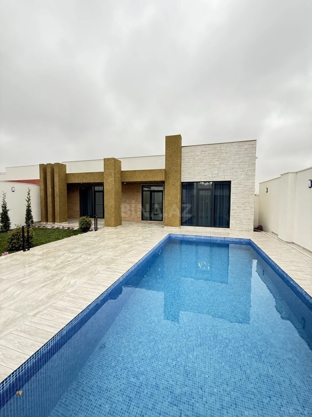 Satılır 5 otaqlı həyət evi 220 m²