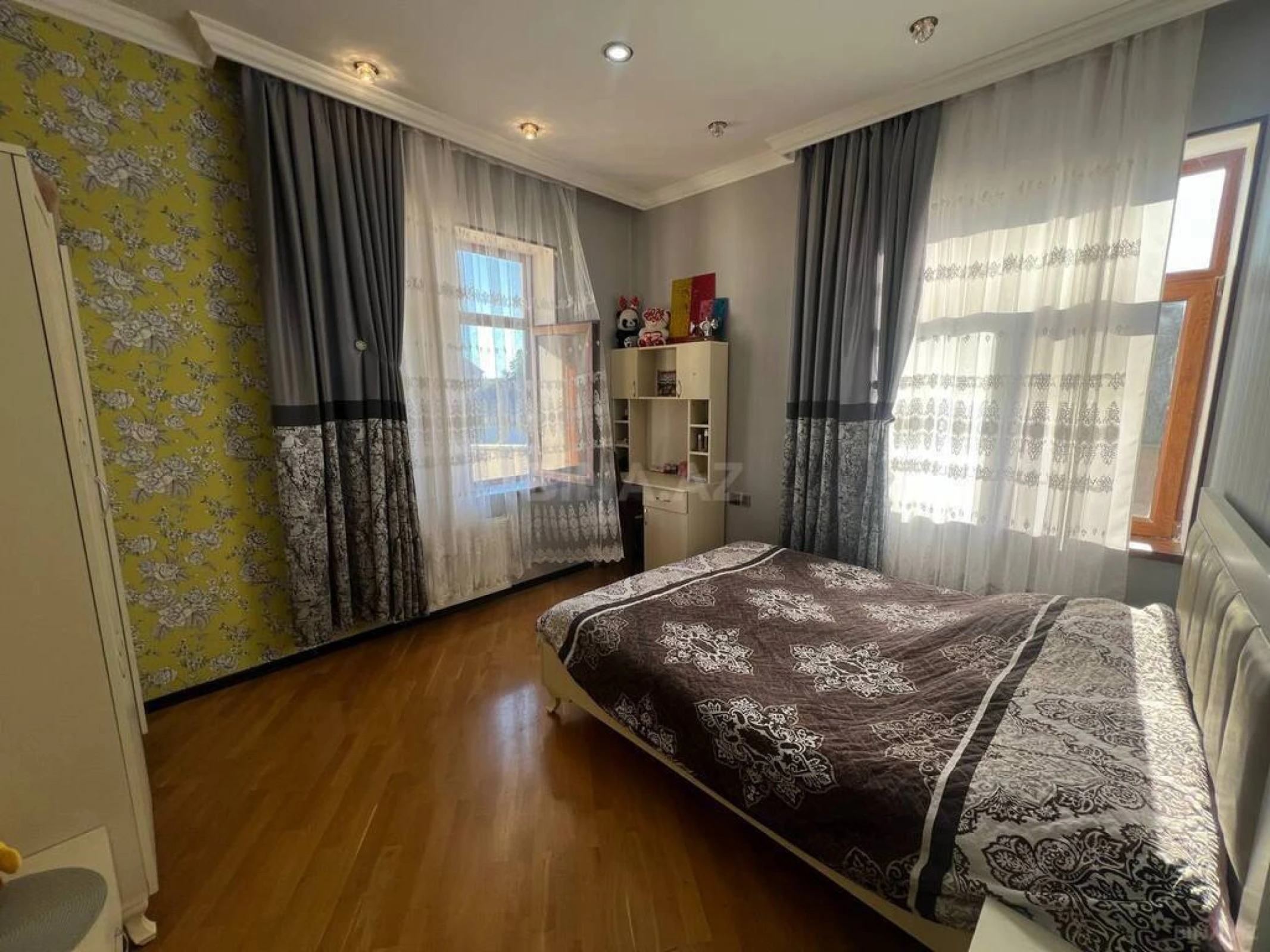 Satılır 6 otaqlı həyət evi 250 m²