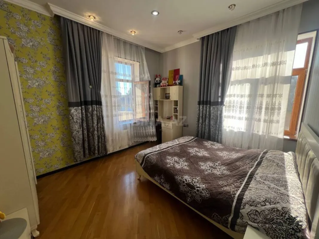 Satılır 6 otaqlı həyət evi 250 m²