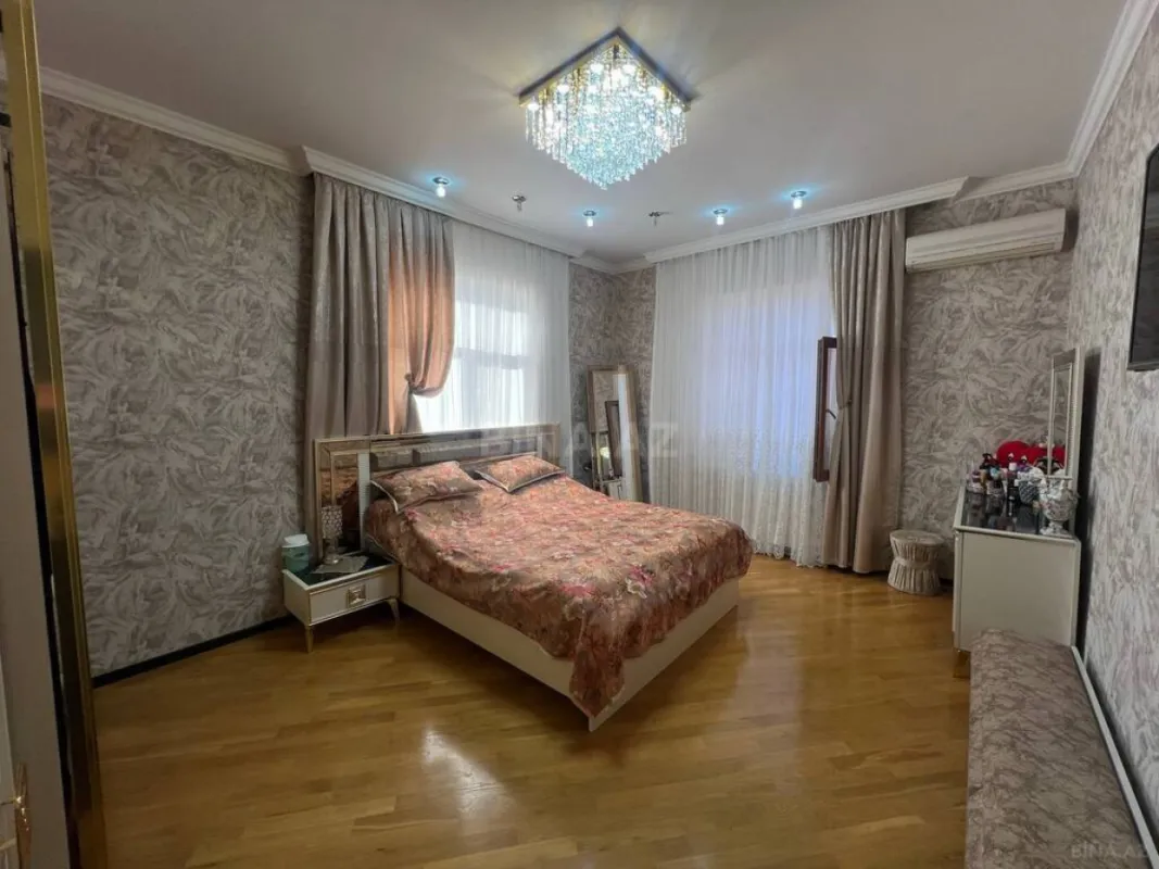 Satılır 6 otaqlı həyət evi 250 m²