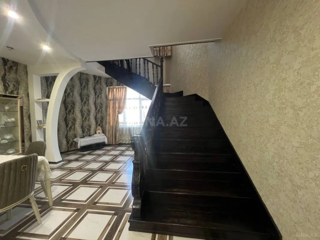 Satılır 6 otaqlı həyət evi 250 m²