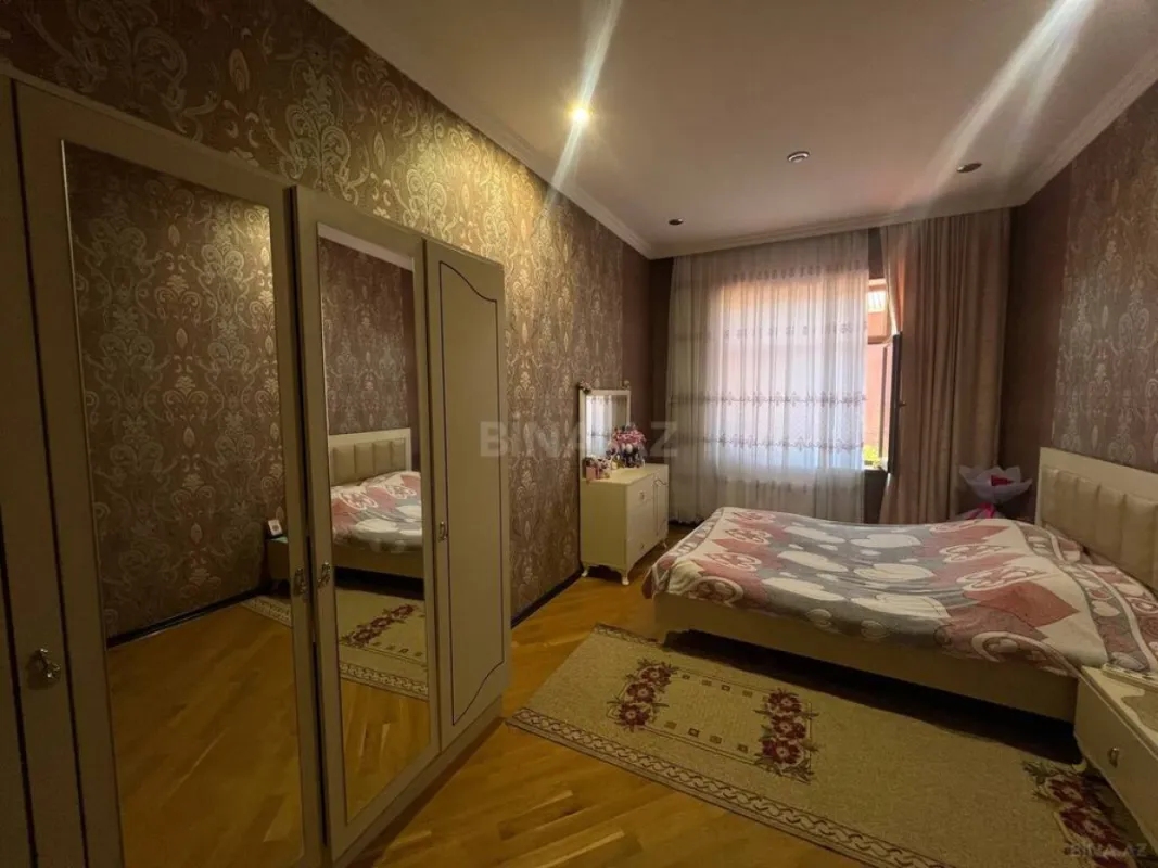 Satılır 6 otaqlı həyət evi 250 m²