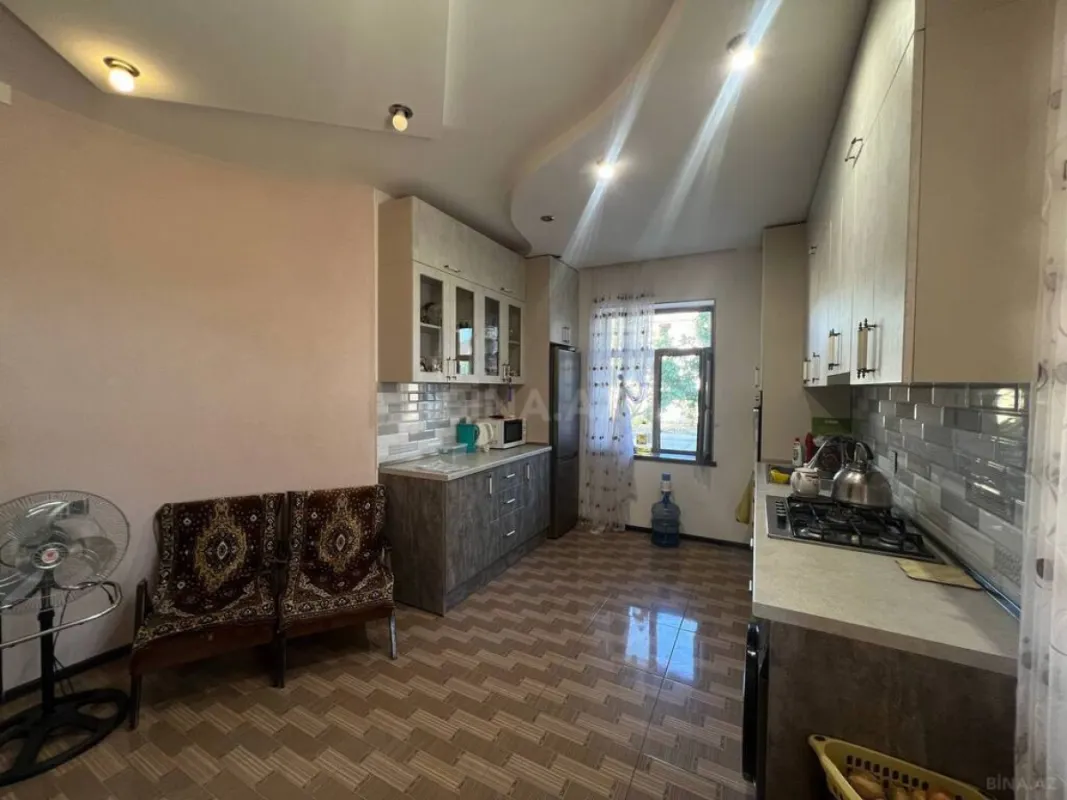 Satılır 6 otaqlı həyət evi 250 m²