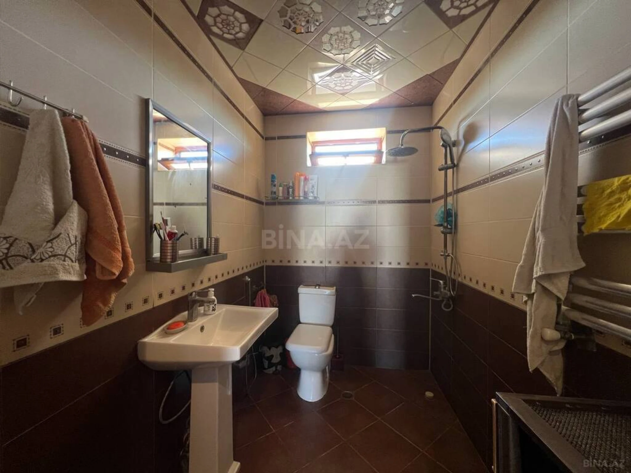 Satılır 6 otaqlı həyət evi 250 m²