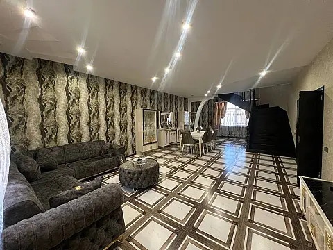 Satılır 6 otaqlı həyət evi 250 m²