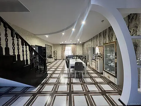 Satılır 6 otaqlı həyət evi 250 m²