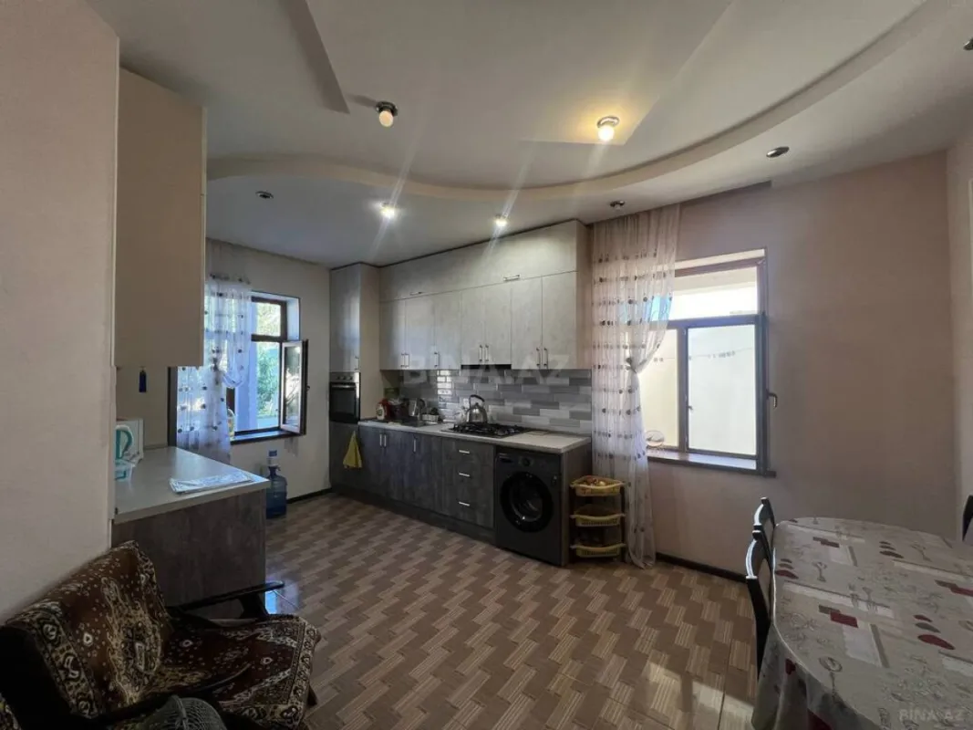 Satılır 6 otaqlı həyət evi 250 m²