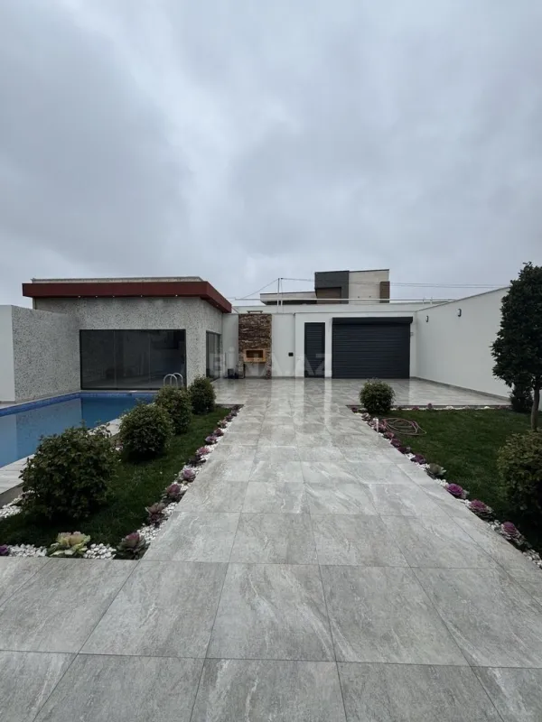 Satılır 4 otaqlı həyət evi 200 m²