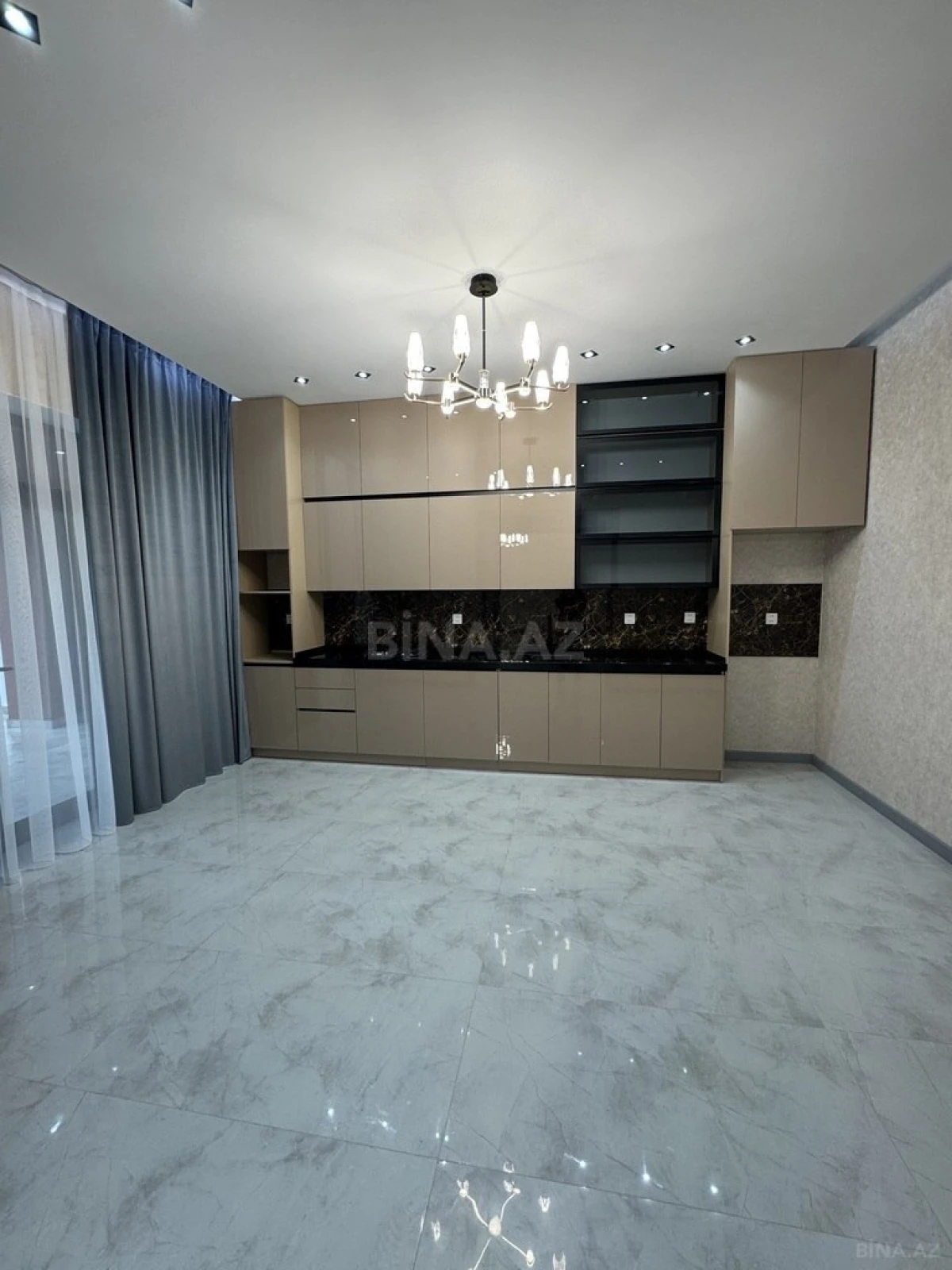 Satılır 4 otaqlı həyət evi 200 m²