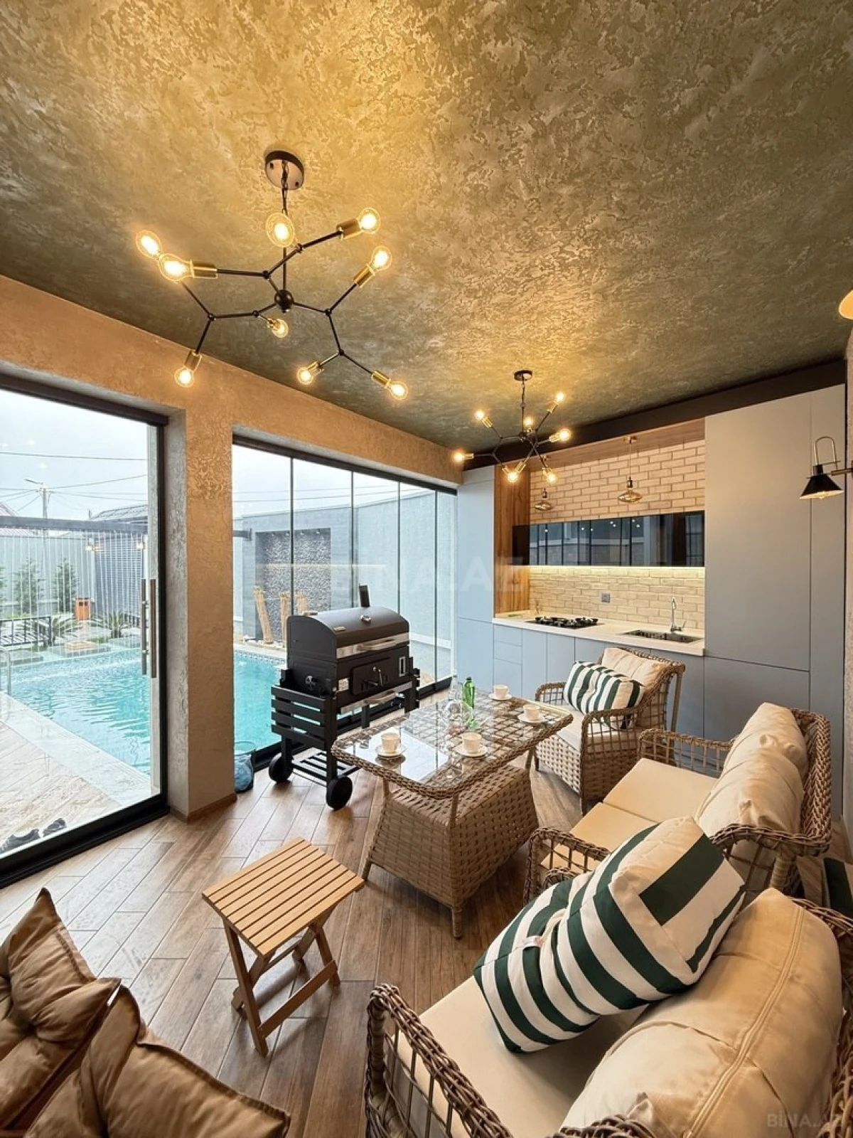 Satılır 5 otaqlı həyət evi 210 m²