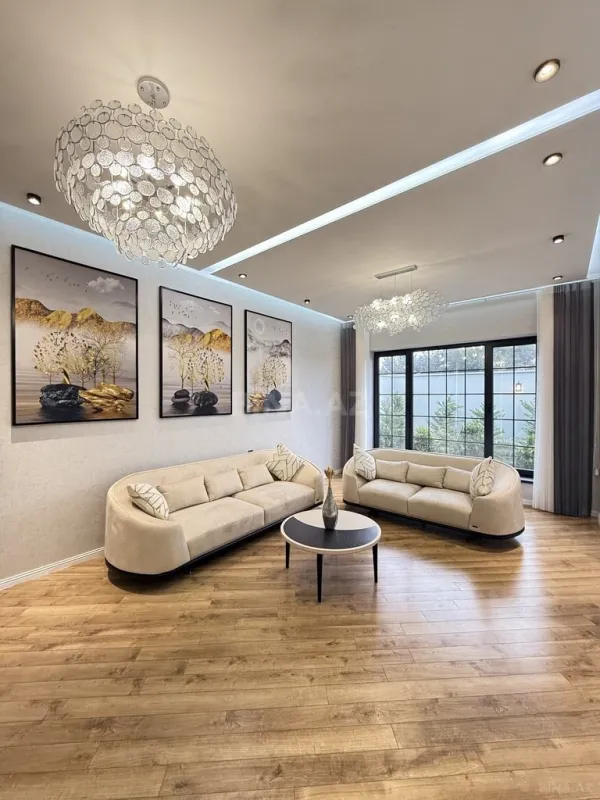 Satılır 5 otaqlı həyət evi 210 m²