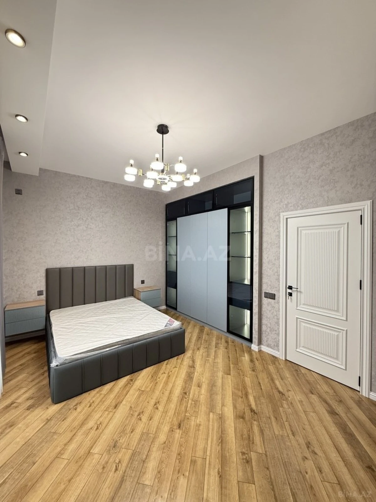 Satılır 5 otaqlı həyət evi 210 m²