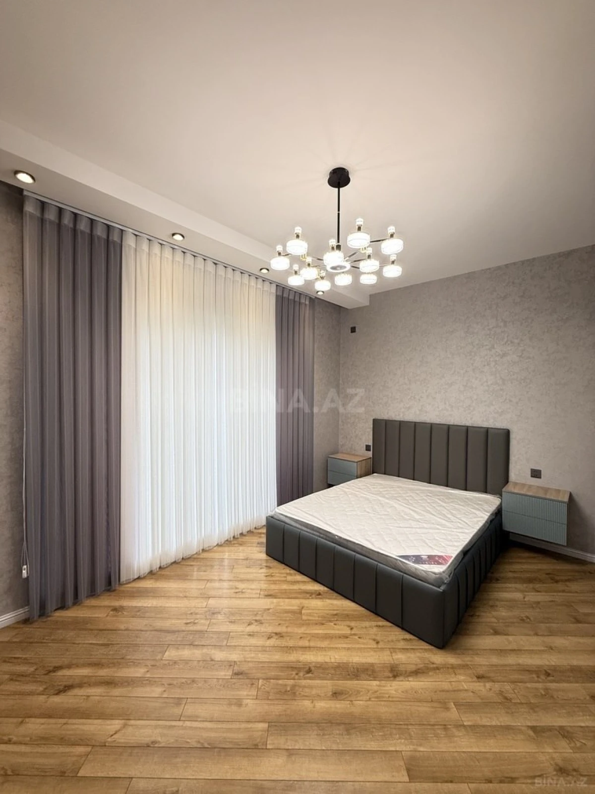 Satılır 5 otaqlı həyət evi 210 m²
