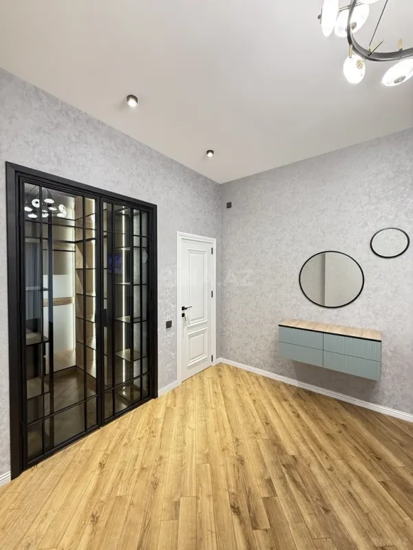 Satılır 5 otaqlı həyət evi 210 m²