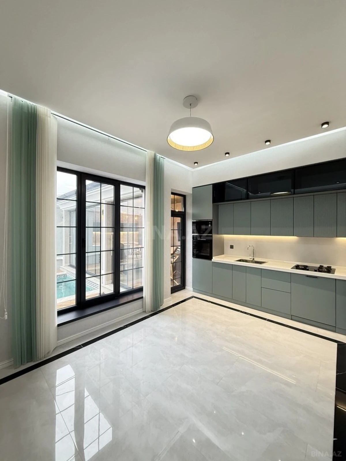 Satılır 5 otaqlı həyət evi 210 m²