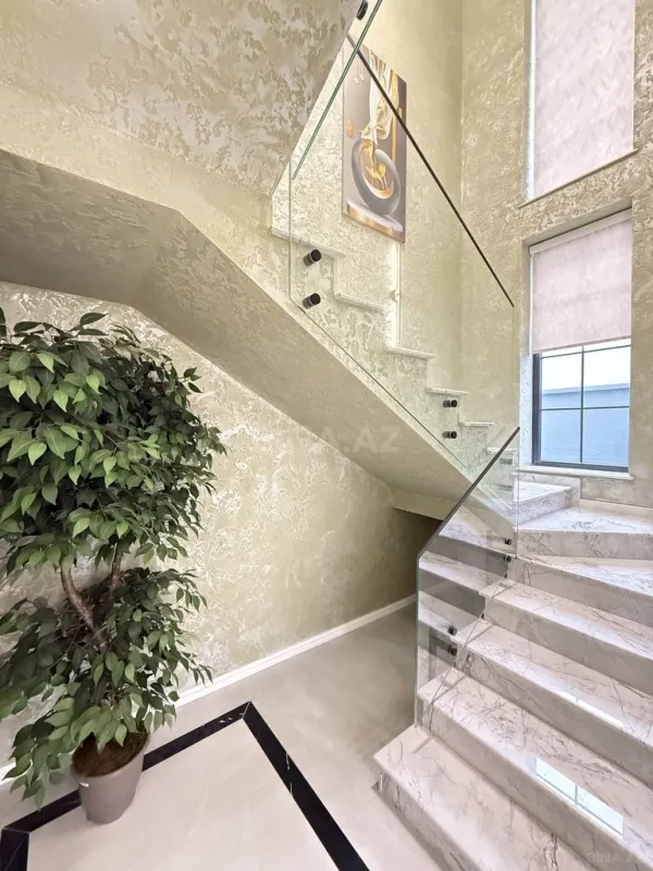 Satılır 5 otaqlı həyət evi 210 m²