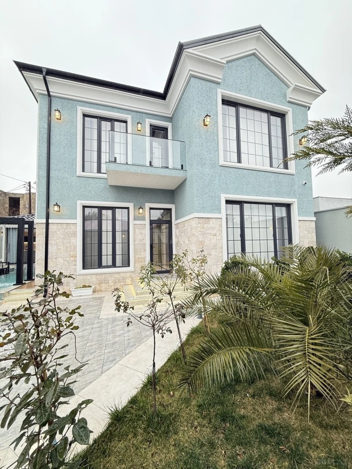 Satılır 5 otaqlı həyət evi 210 m²