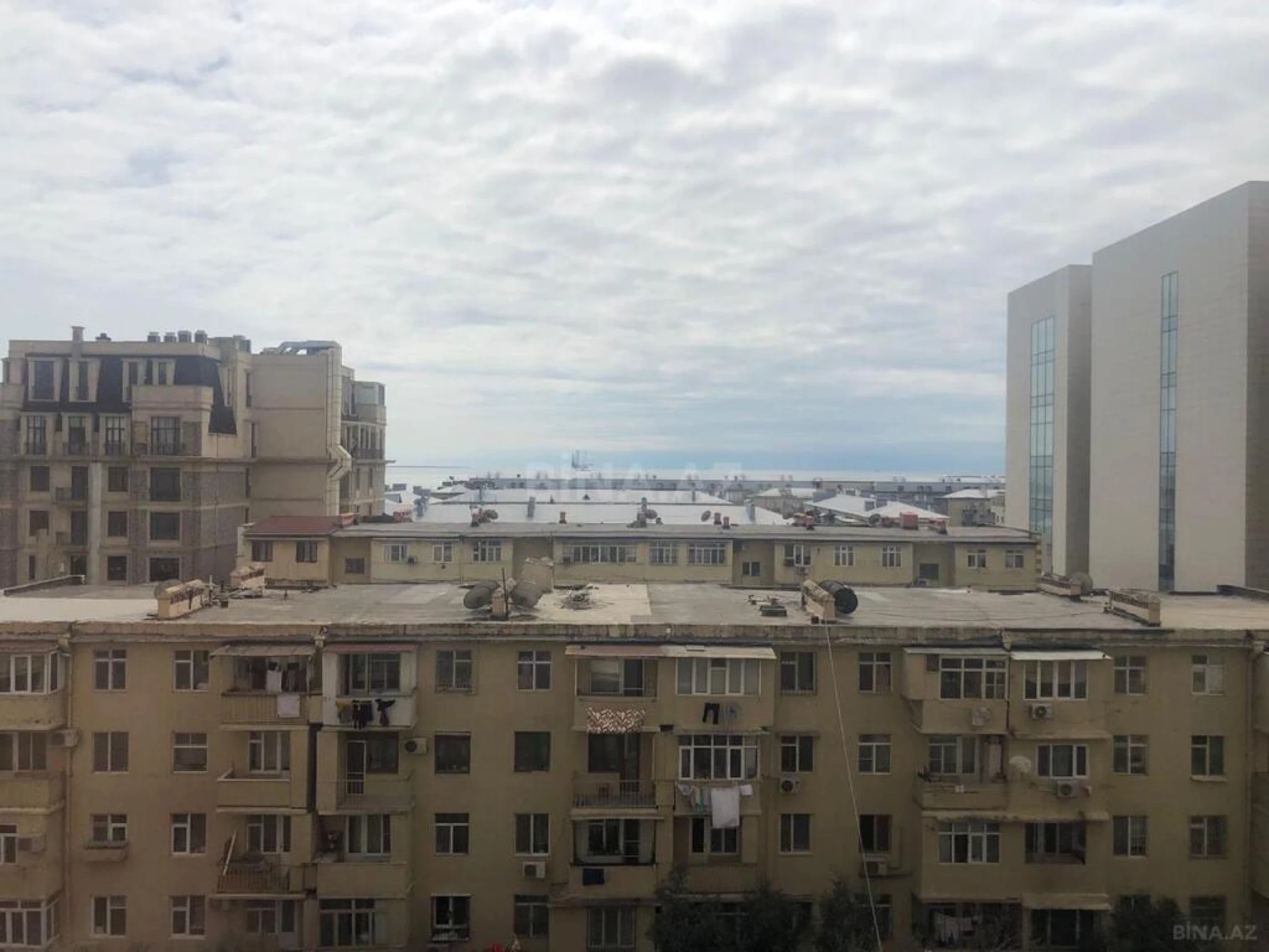 Satılır 3 otaqlı mənzil 194 m²