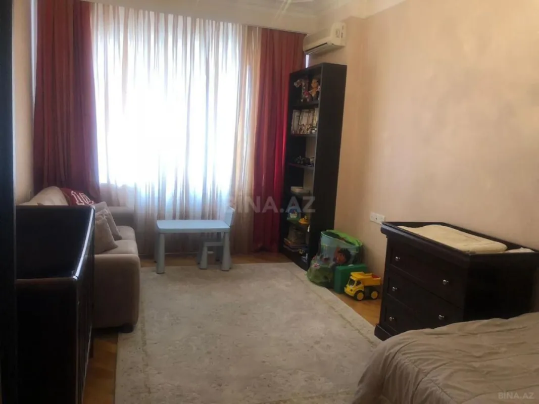 Satılır 3 otaqlı mənzil 194 m²