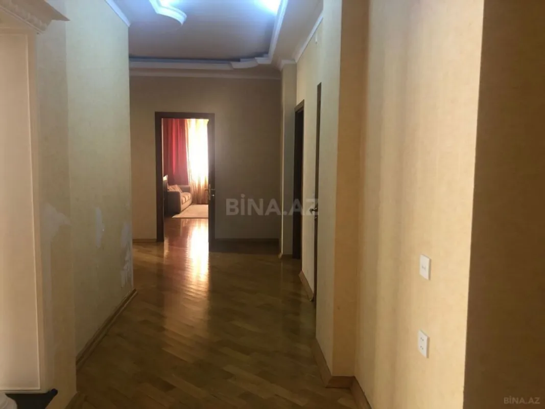 Satılır 3 otaqlı mənzil 194 m²