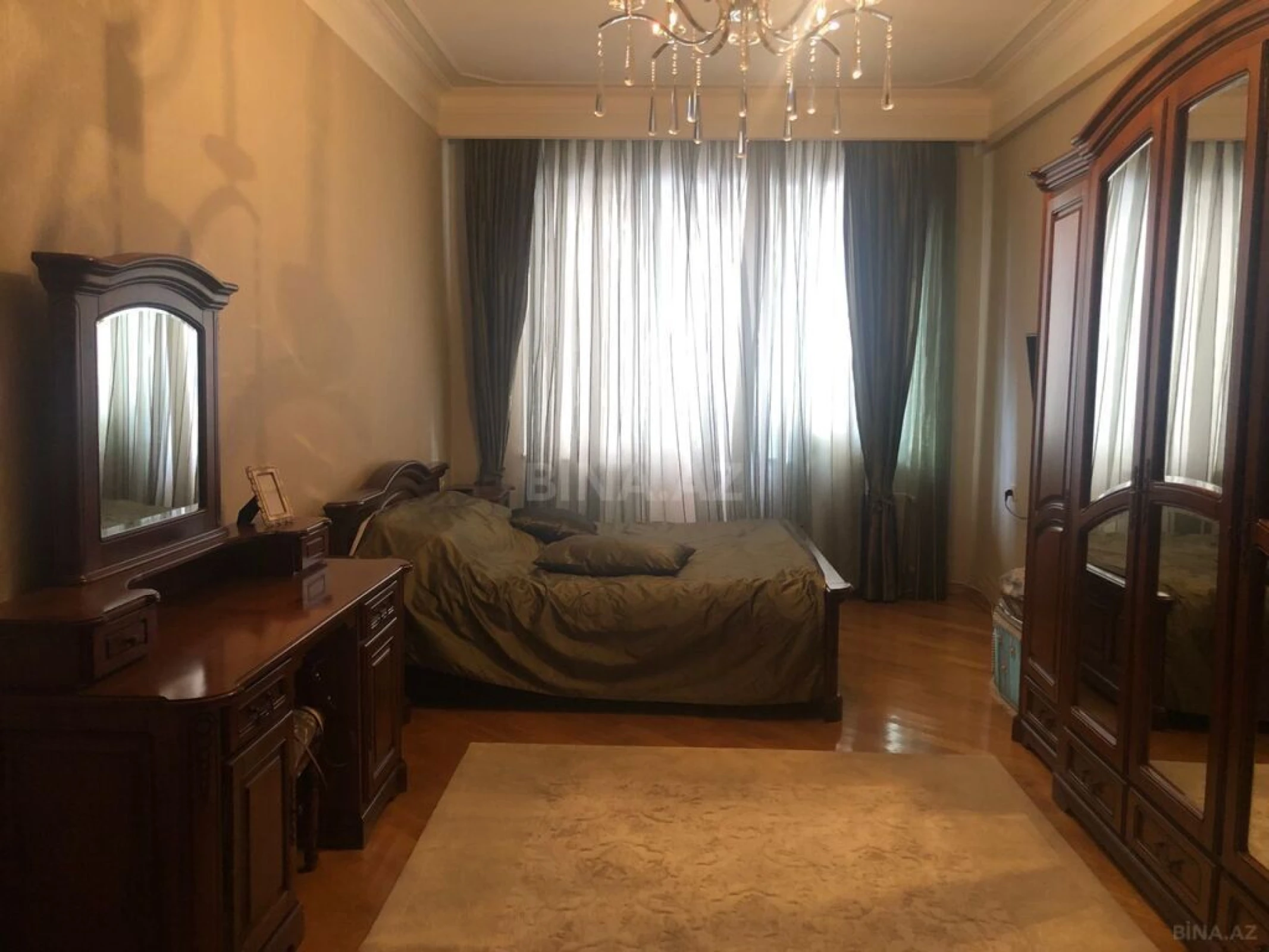 Satılır 3 otaqlı mənzil 194 m²