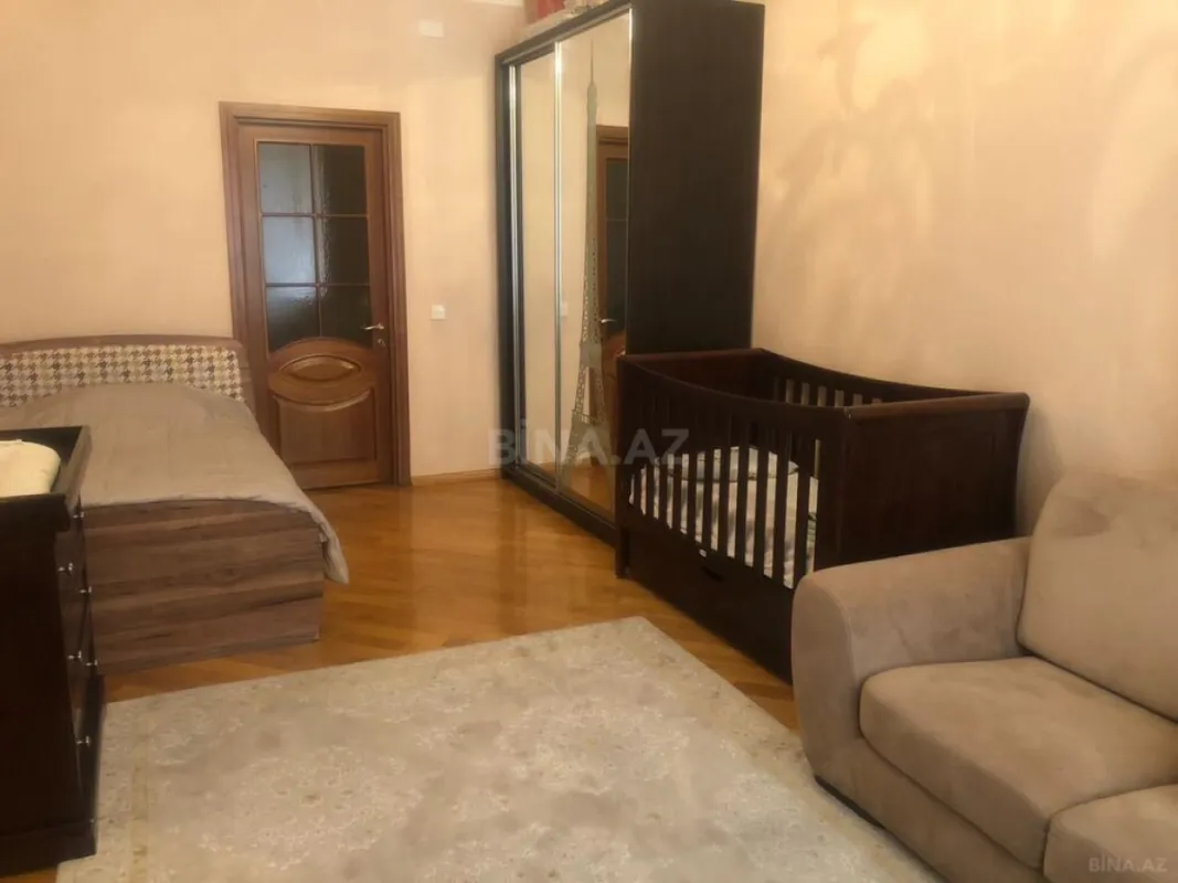 Satılır 3 otaqlı mənzil 194 m²