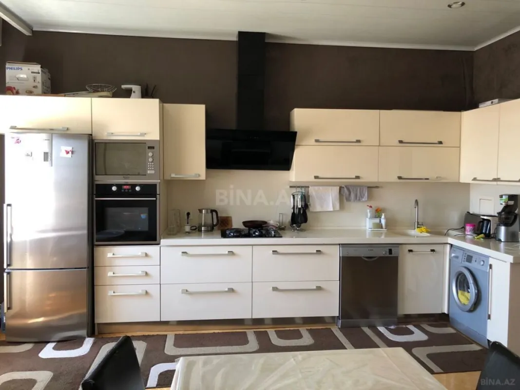 Satılır 3 otaqlı mənzil 194 m²