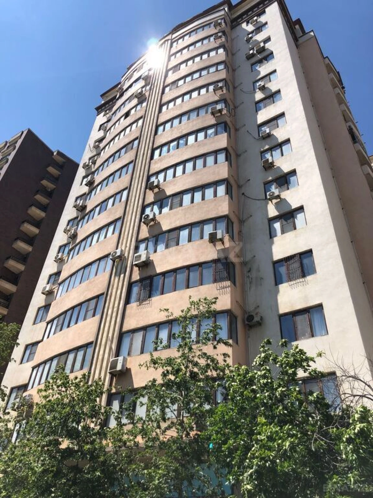 Satılır 3 otaqlı mənzil 194 m²