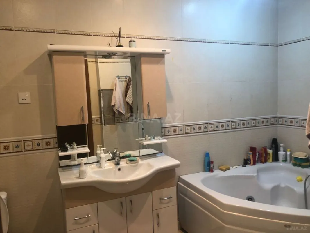 Satılır 3 otaqlı mənzil 194 m²