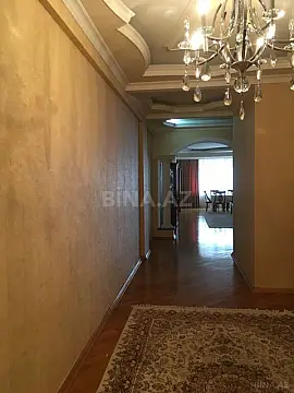 Satılır 3 otaqlı mənzil 194 m²