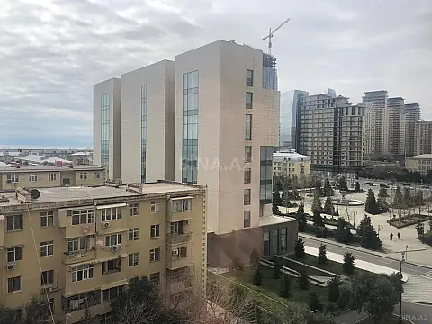 Satılır 3 otaqlı mənzil 194 m²