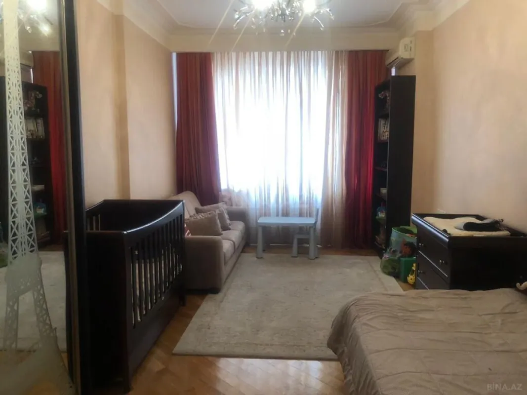 Satılır 3 otaqlı mənzil 194 m²
