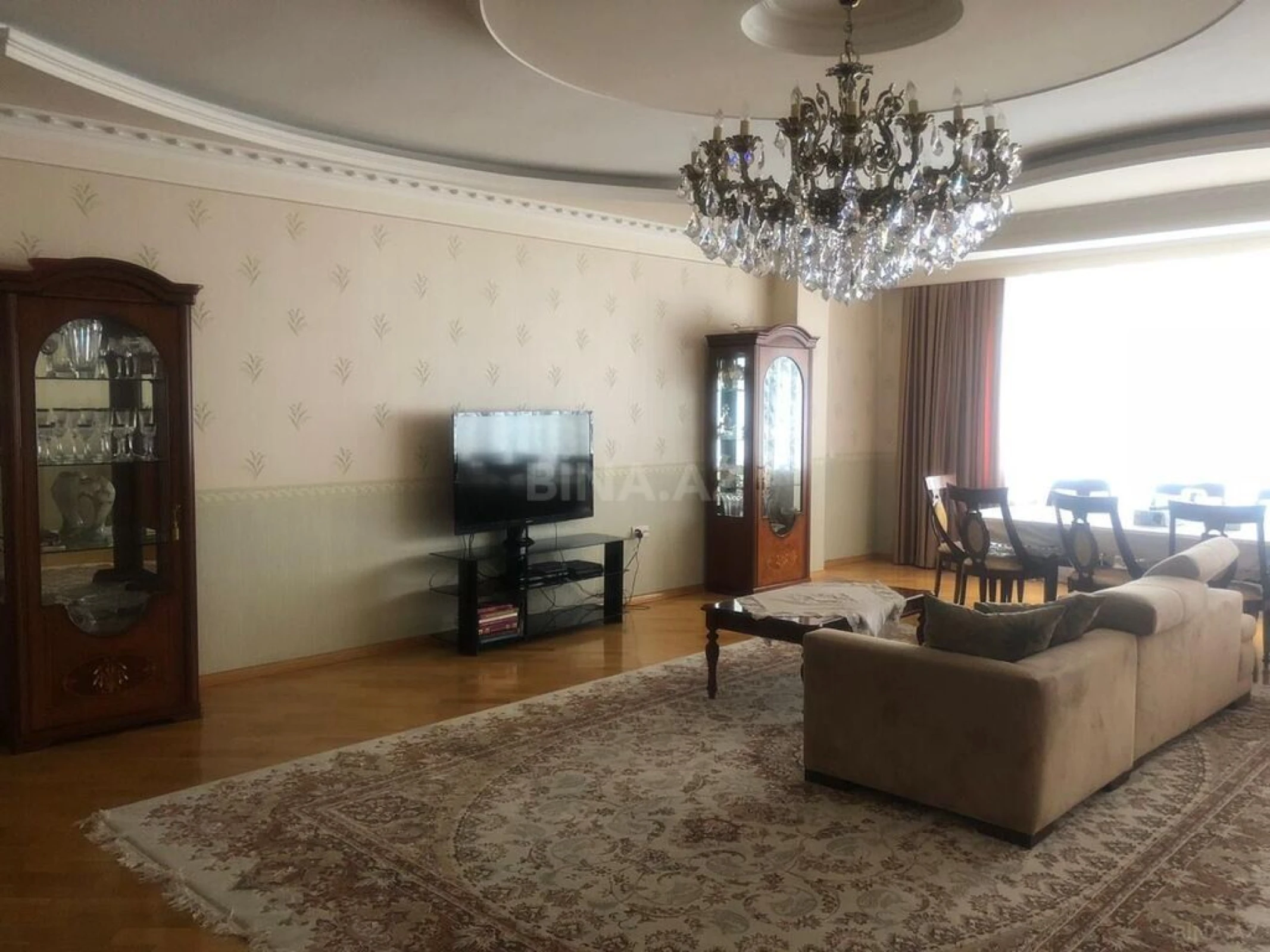 Satılır 3 otaqlı mənzil 194 m²