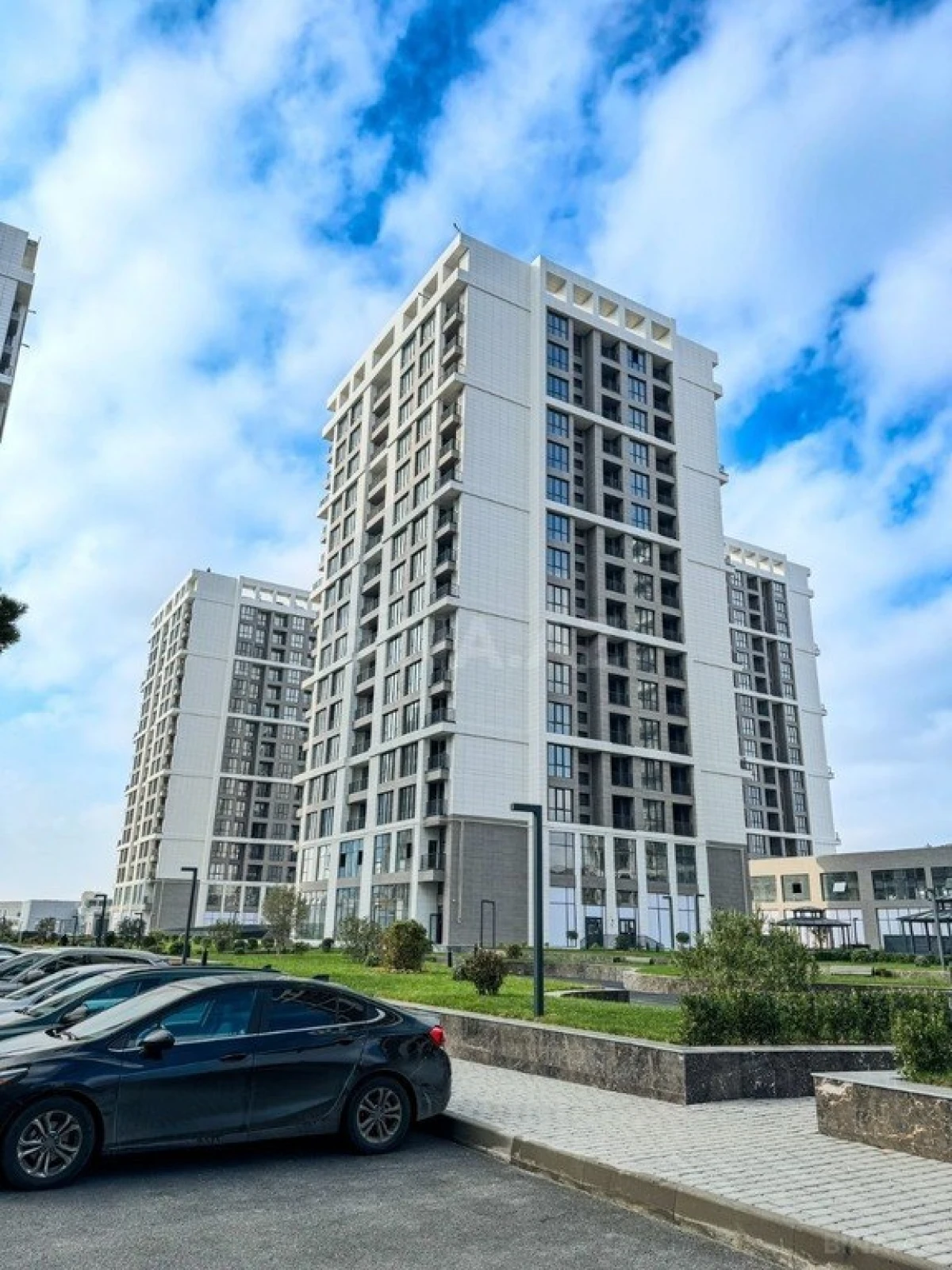 Satılır 2 otaqlı mənzil 120 m²