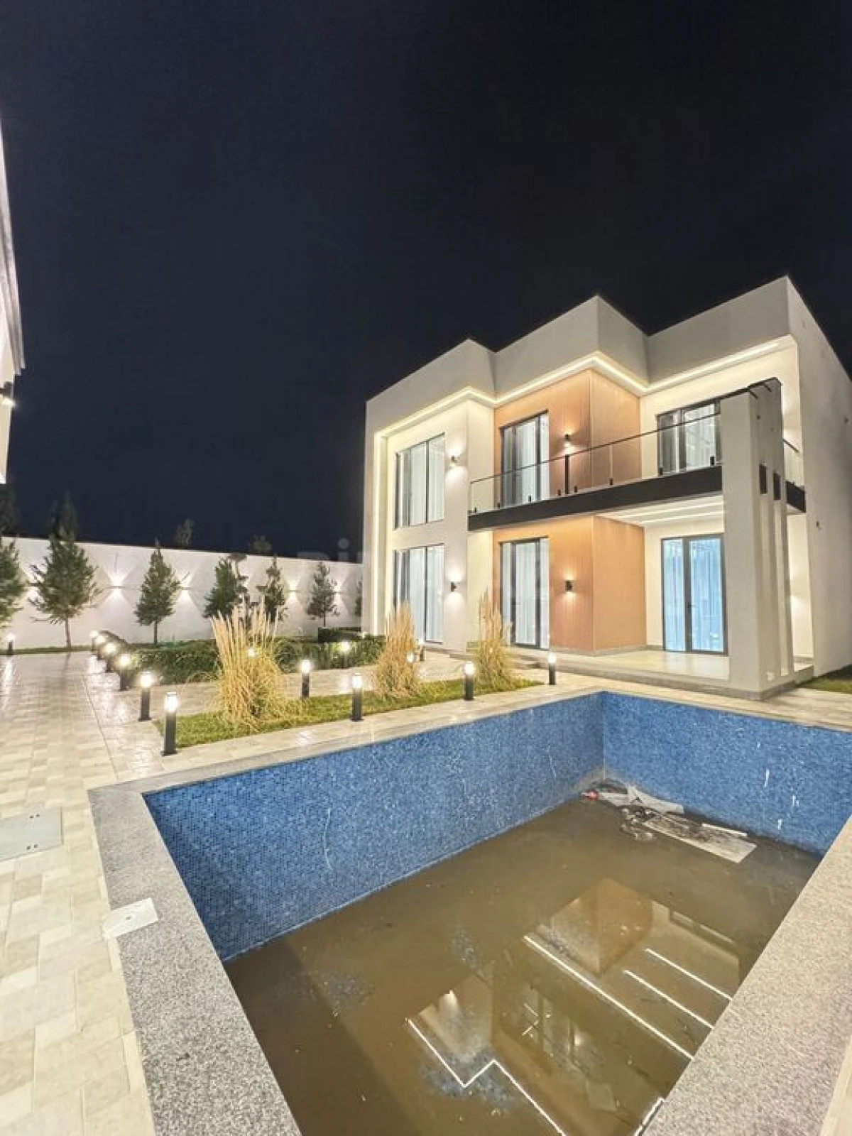 Satılır 5 otaqlı həyət evi 400 m²